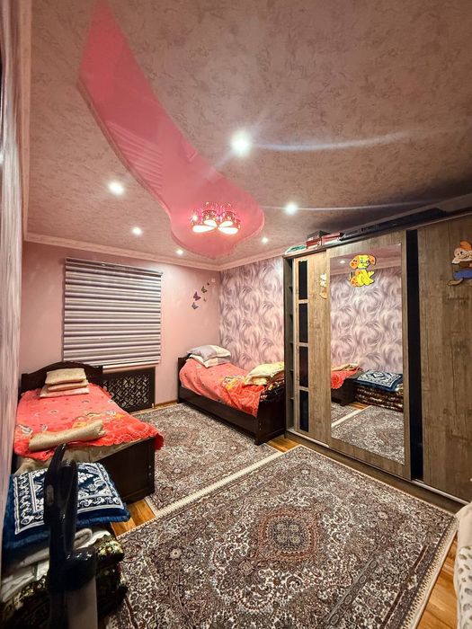 Buyuk ipak yo'li metrosi yonida