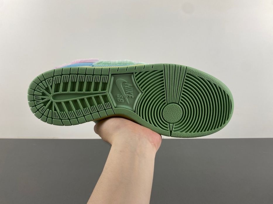 Nike SB Dunk Low Verdy Visty