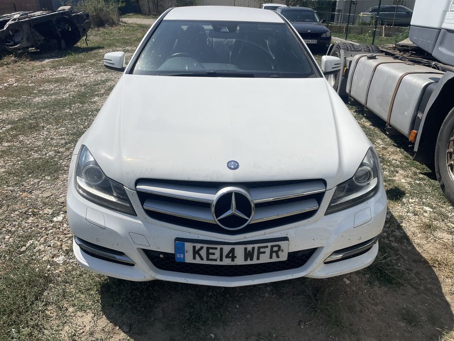 Aripa stanga / dreapta Mercedes w204 c class , culoare alb