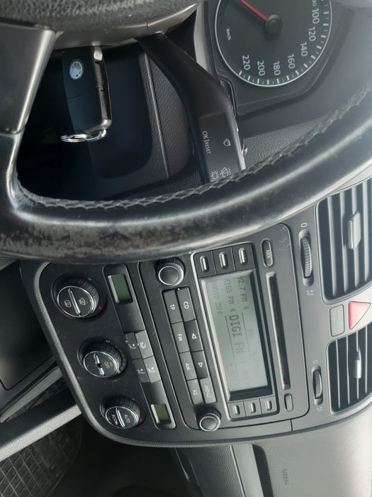 Volkswagen Golf 5 – 1.4 benzină  an 2004