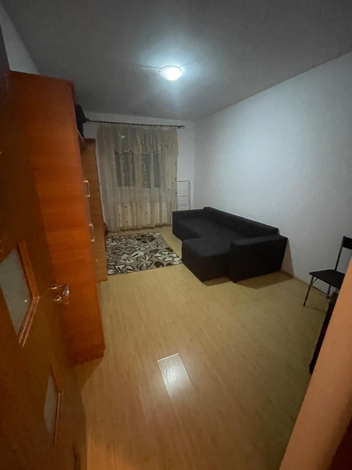 Închiriez apartament cu 2 camere bloc nou