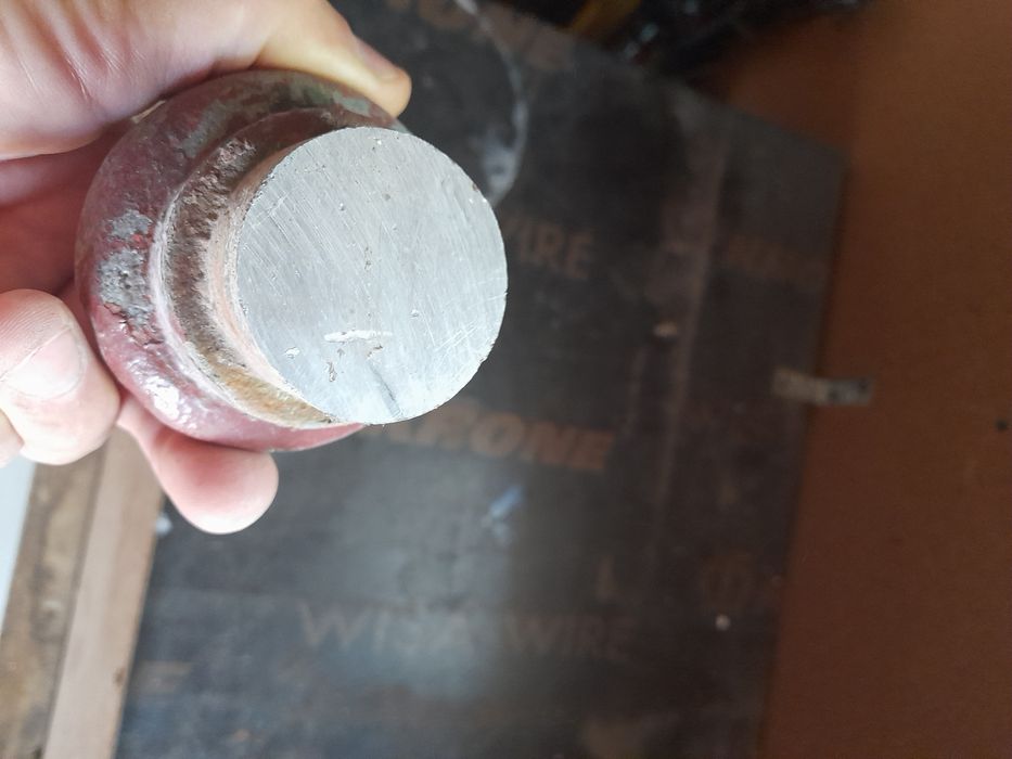 Varfuri stâlpi gard 8buc. 50LEI