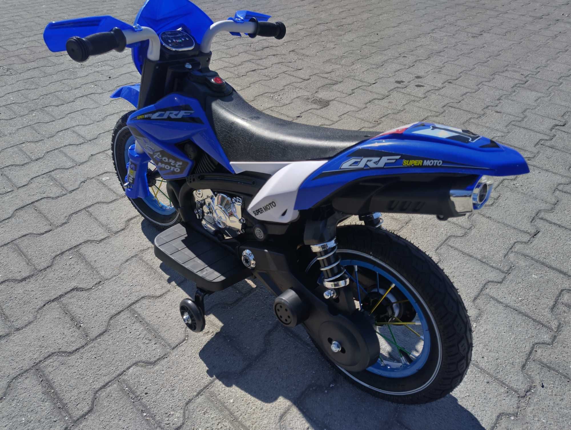 Акумулаторен мотор с помпещи гуми SUPER MOTO син