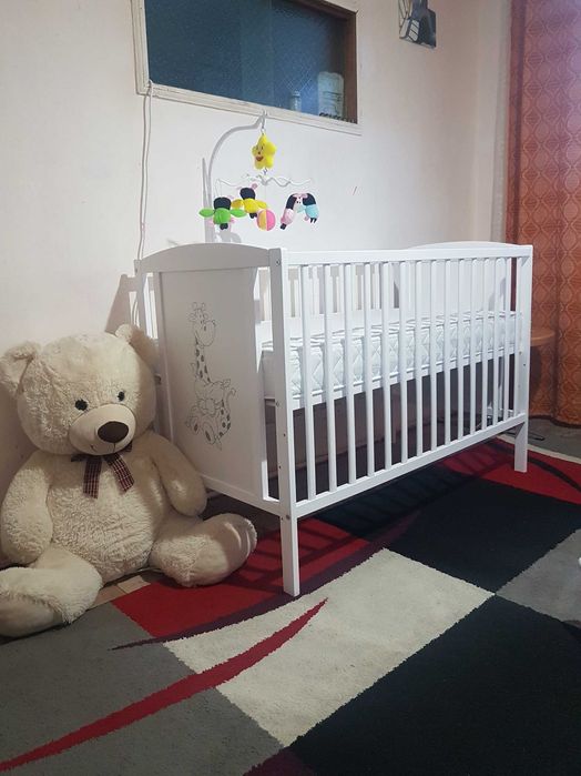 Vând patuț bebe si foarte bine întreținut 
 detalii in privat