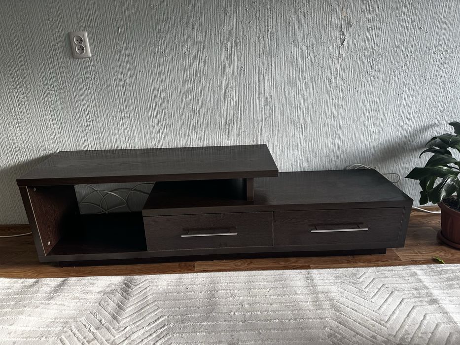 Продам TV тумбу в отличном состояние