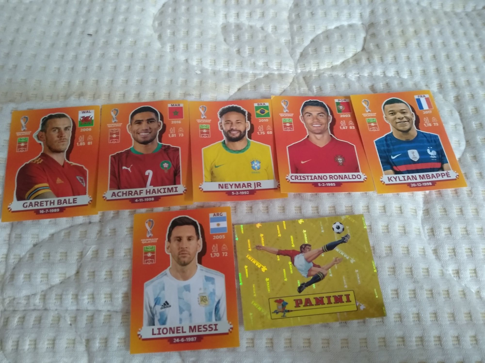 Vând stickere Panini fifa Wolf cup Qatar