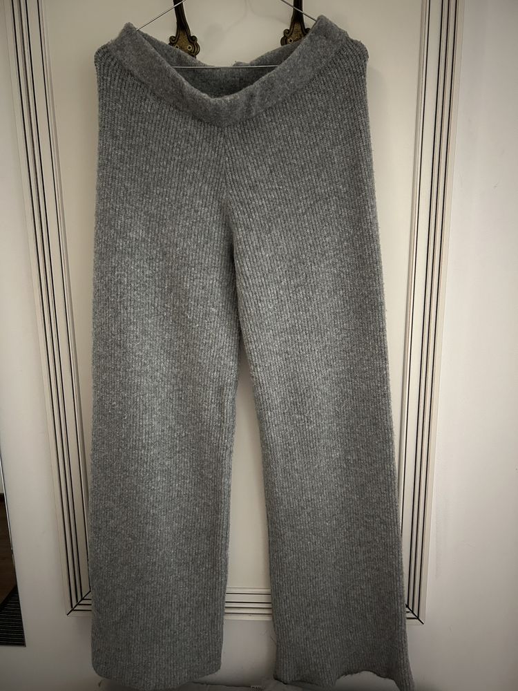 Pantaloni largi Zara