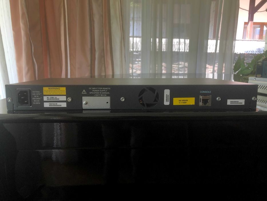 Cisco Catalyst 2950 – 24 Porturi Fast Ethernet (fără Gigabit)