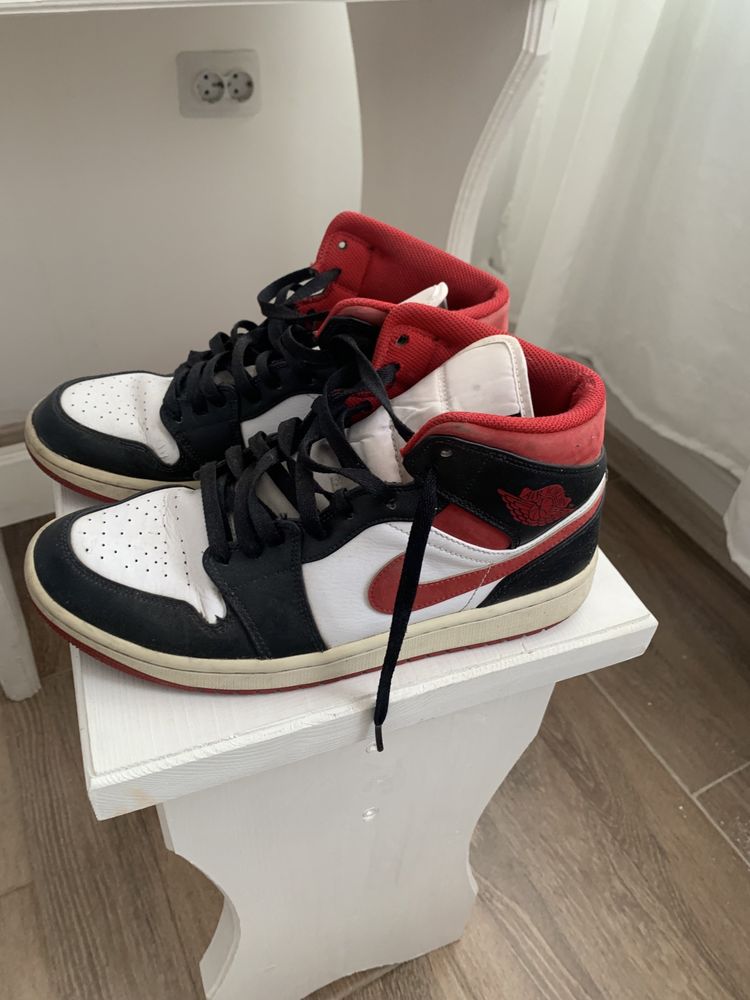 Jordan 1 Mid Gym Red