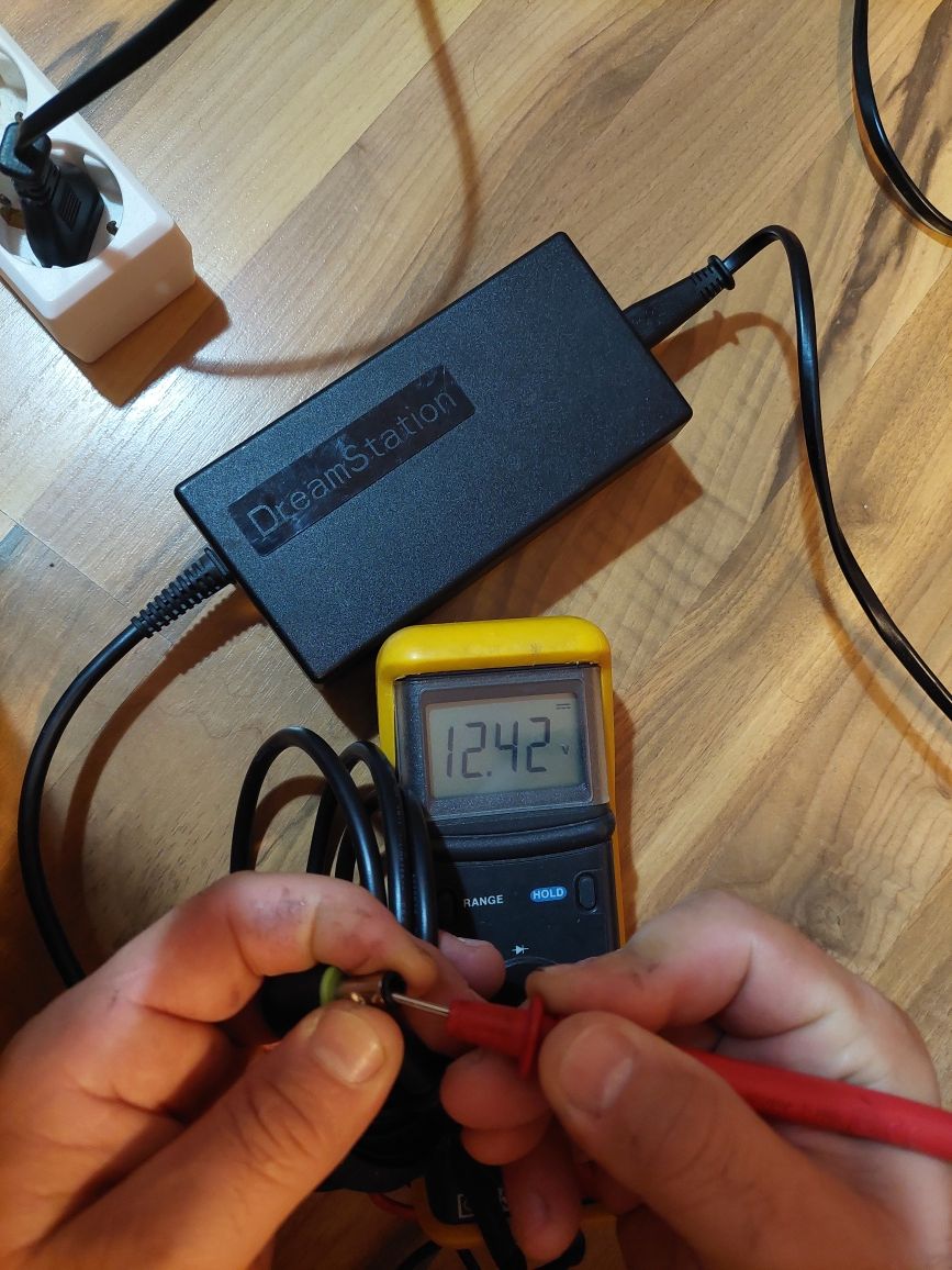 Alimentator la priza de 12v, 6.67A , 80w