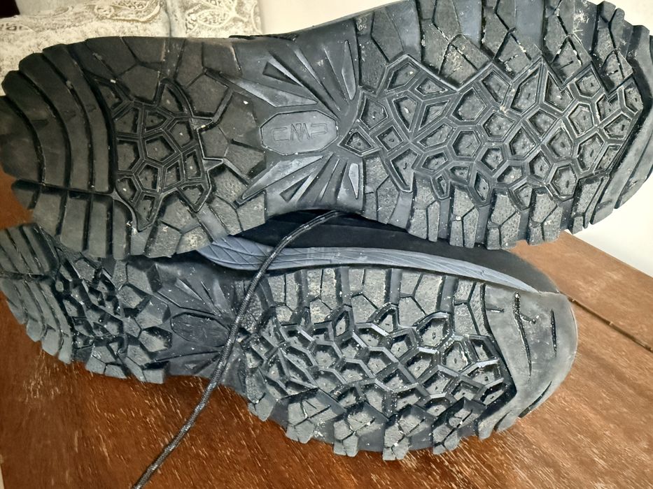 Продавам обувки CMP 43 номер