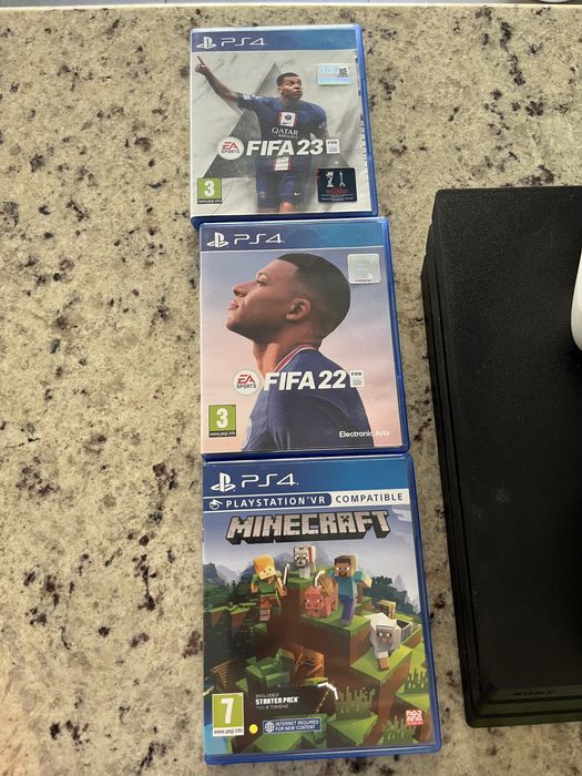 Vand PS4 Pro 1 Tb +2 console si jocuri