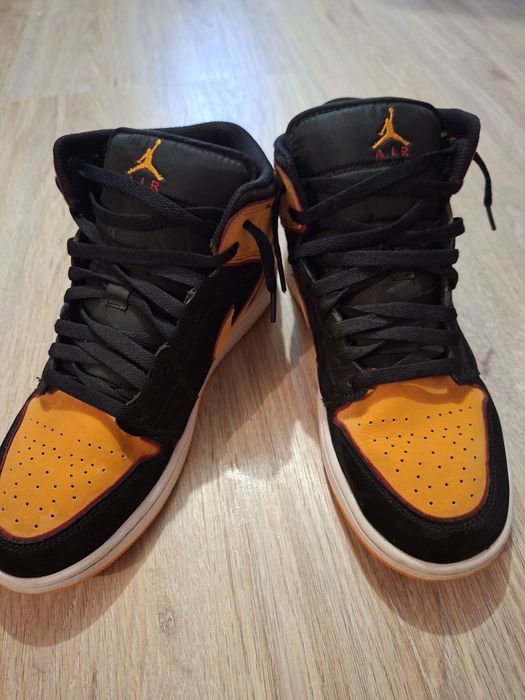 Vând Jordan 1 mid