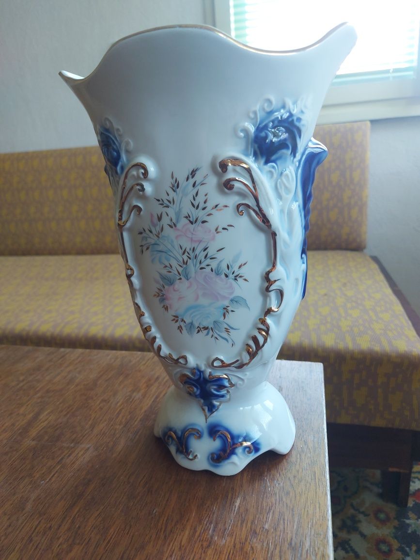 Порцеларна ваза нова