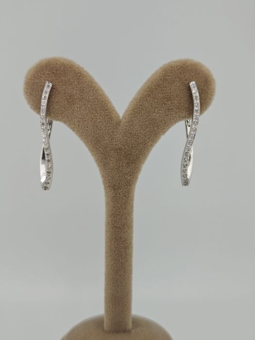 Cercei aur alb 18k 4.97 Gr cu diamante naturale (r)