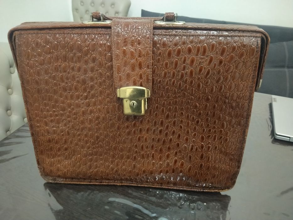 Продам эксклюзивный портфель из крокодиловой кожи