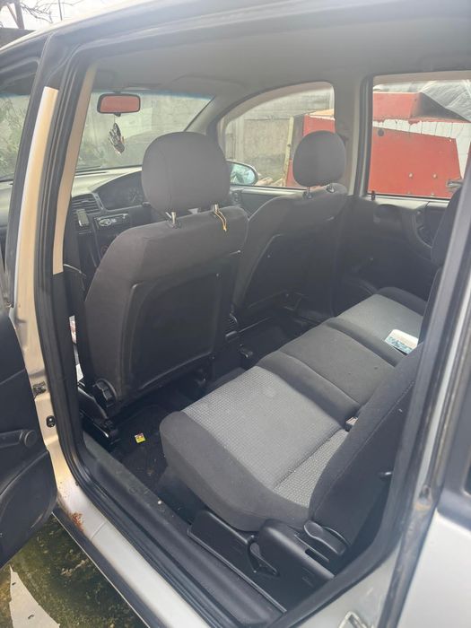 Vând Opel Zafira A 2005
