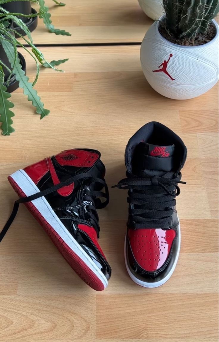 Air Jordan 1 Retro High OG Bred Patent