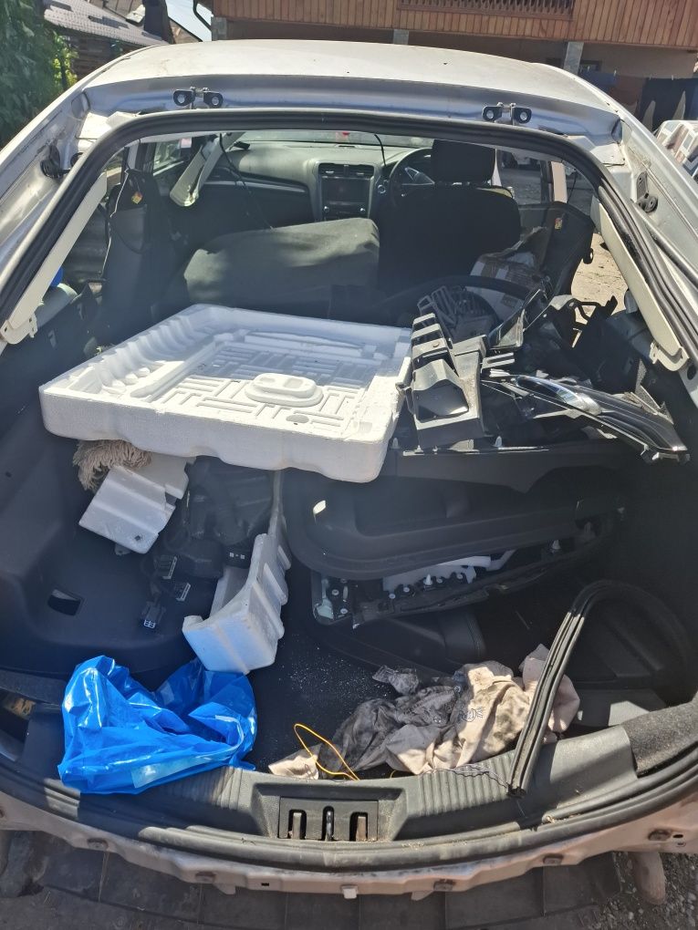 Ford mondeo mk5 pentru dezmembrat.