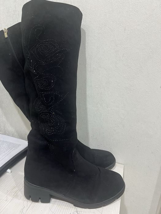 Продам женские  зимние мапоги (не натуралка)