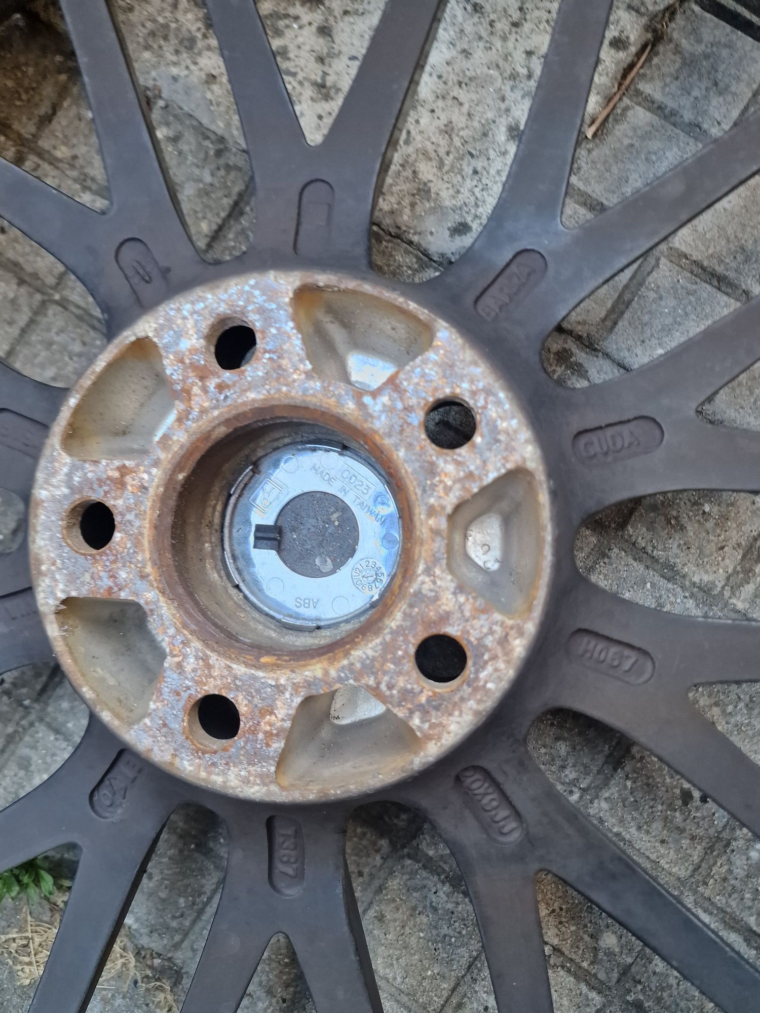 Продавам 4 броя джанти с гуми Alutec R20  5x112