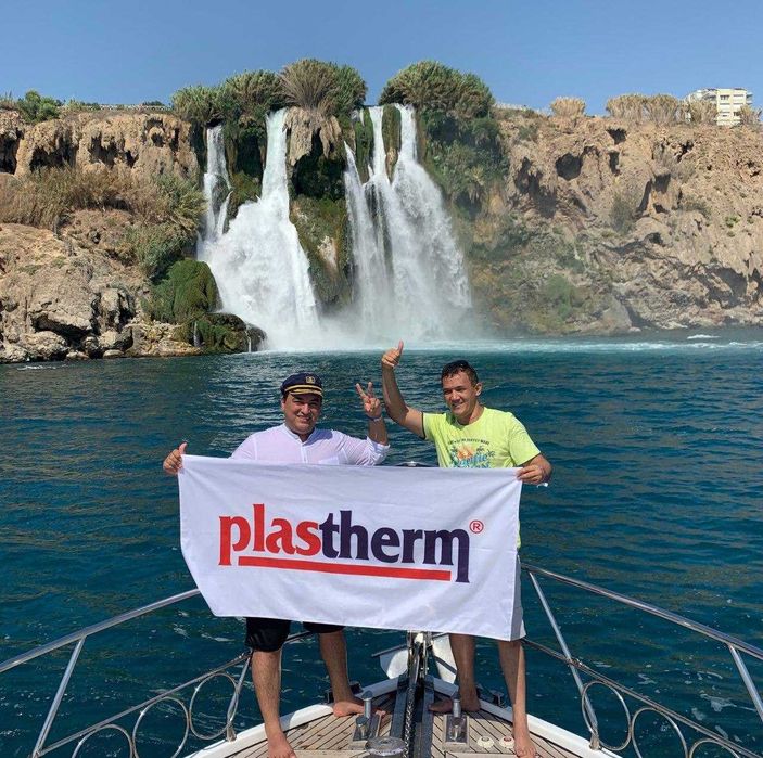 Ofis va tashqarida turadigan bayroqlar