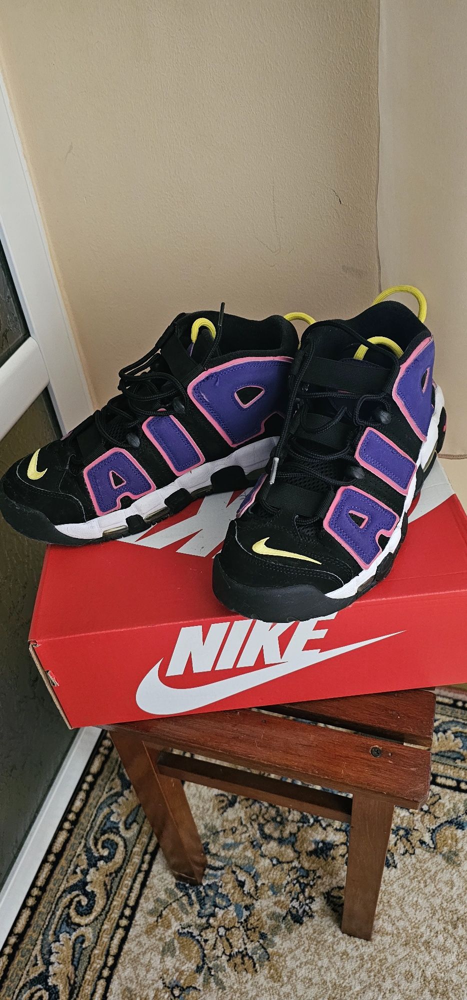 Vând ghete nike uptempo