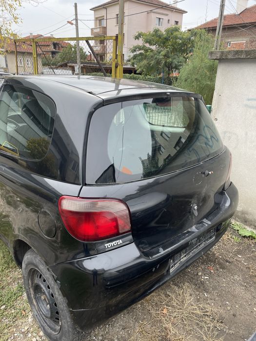 Тойота Ярис на части