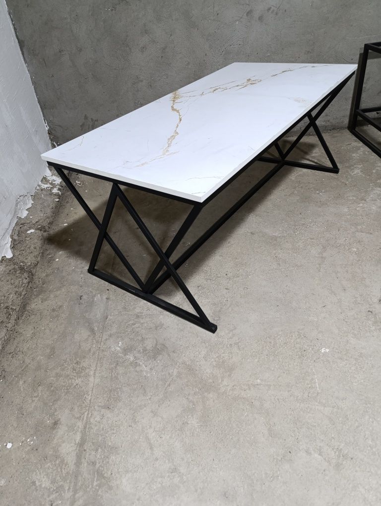 Jurnalniy stolik loft