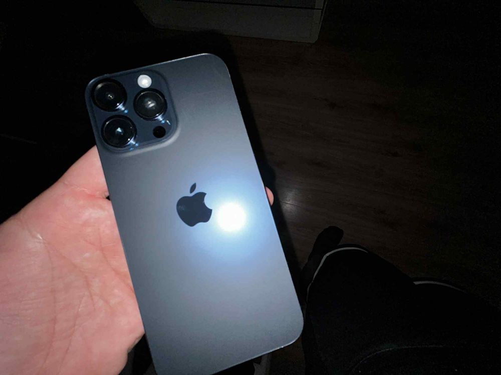 Iphone 15 pro max 256GB.