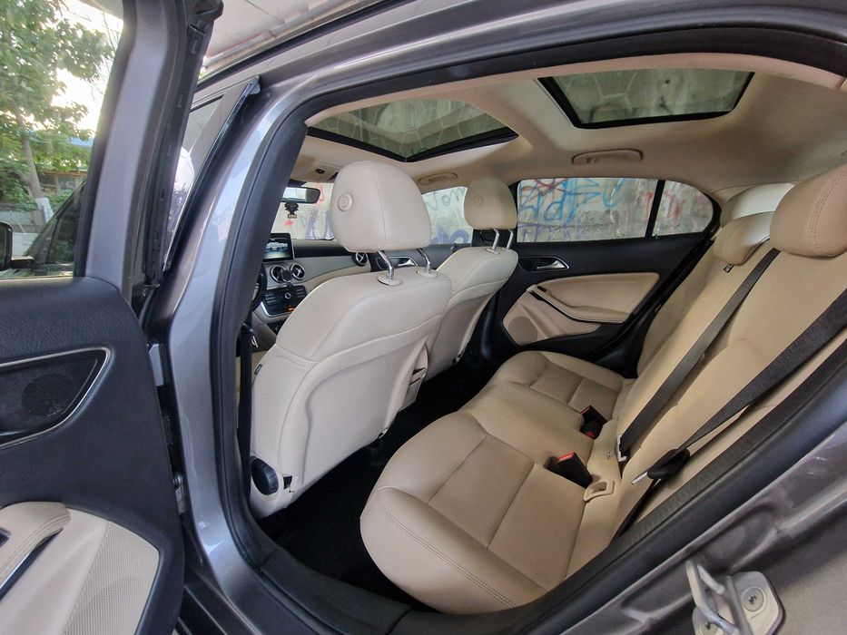 Mercedes-Benz GLA 200D 2017 Automat,Panoramic,Camera,Piele Crem