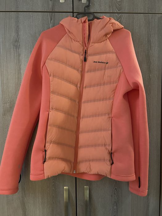 Дамско яке Jack Wolfskin – перфектно за преходи и ежедневно носене