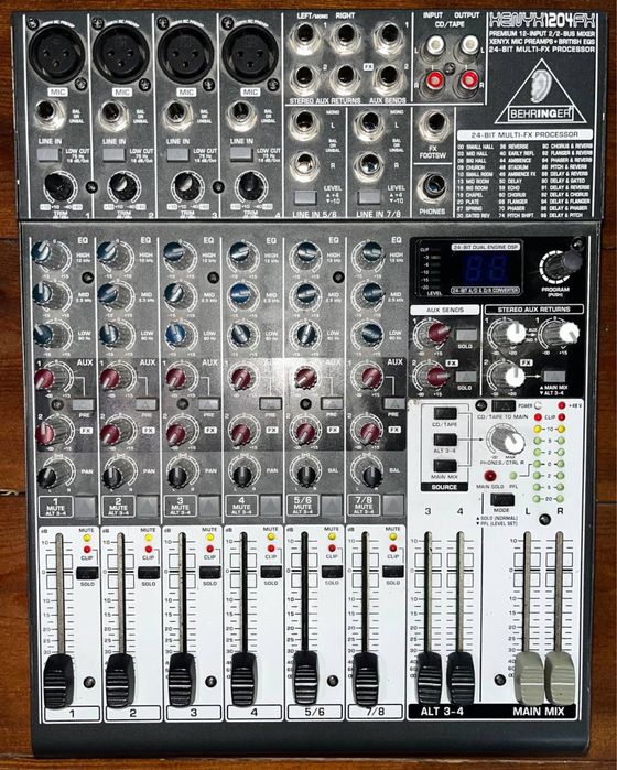 Микшерный пульт BEHRINGER