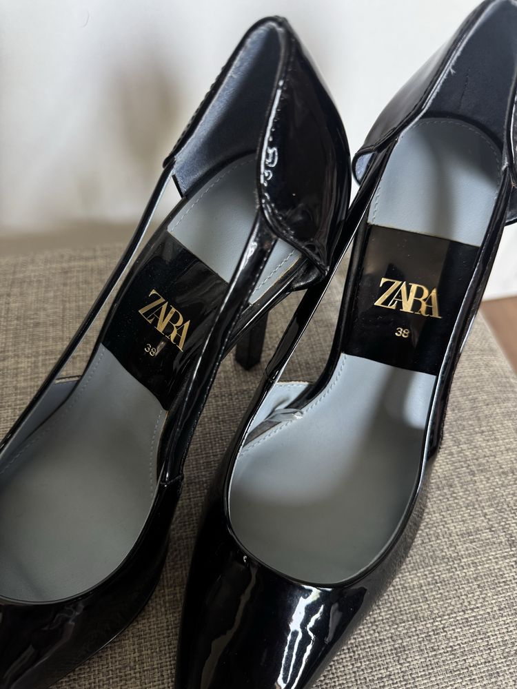 Лачени обувки на висок ток zara