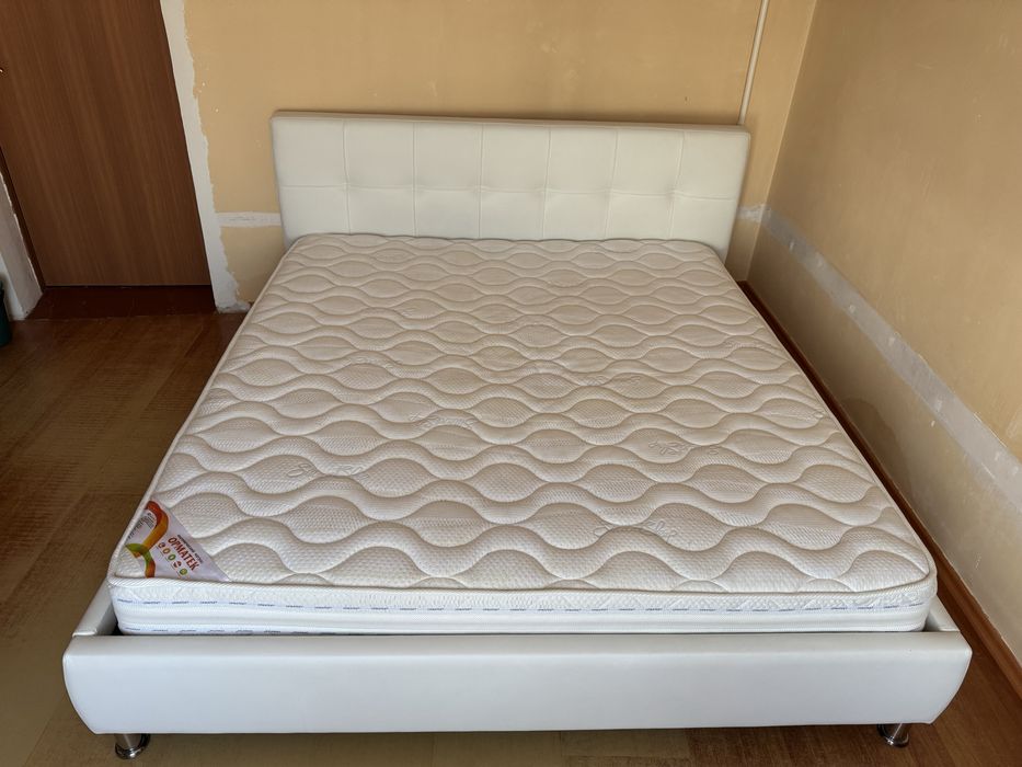 Кровать двуспальная