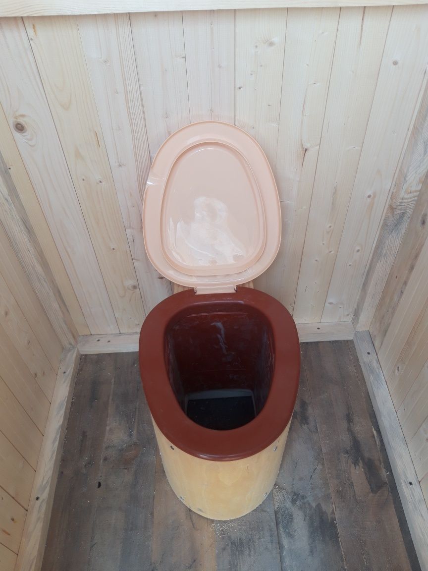 уличный туалет с унитазом