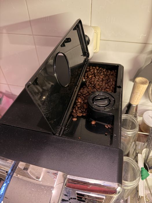 Продавам кафе автомат Saeco Incanto, в отлично състояние