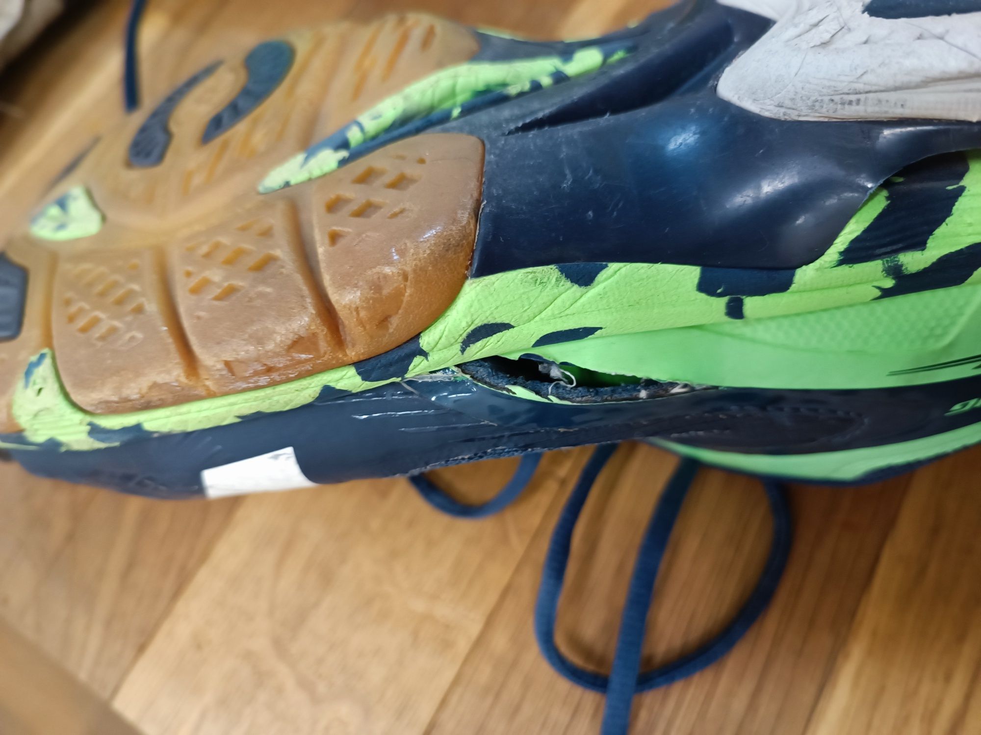 Mizuno Wave Lightning Z2