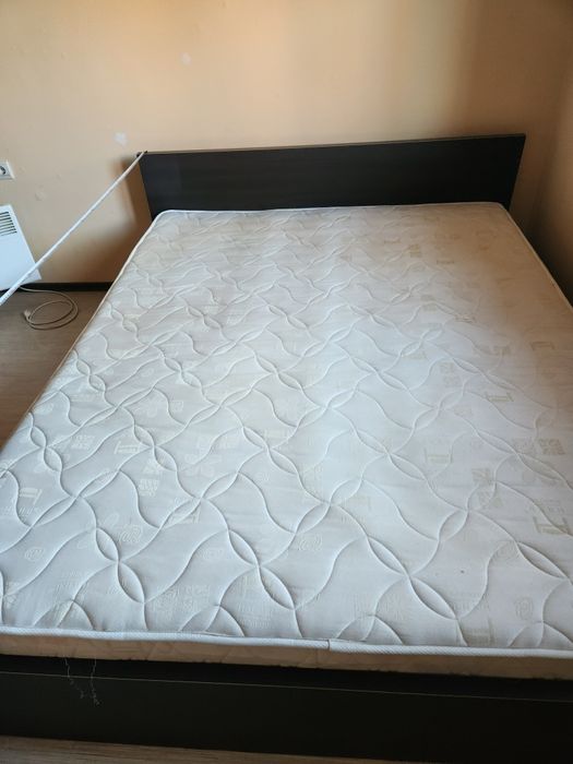 Спалня с матрак и гардероб