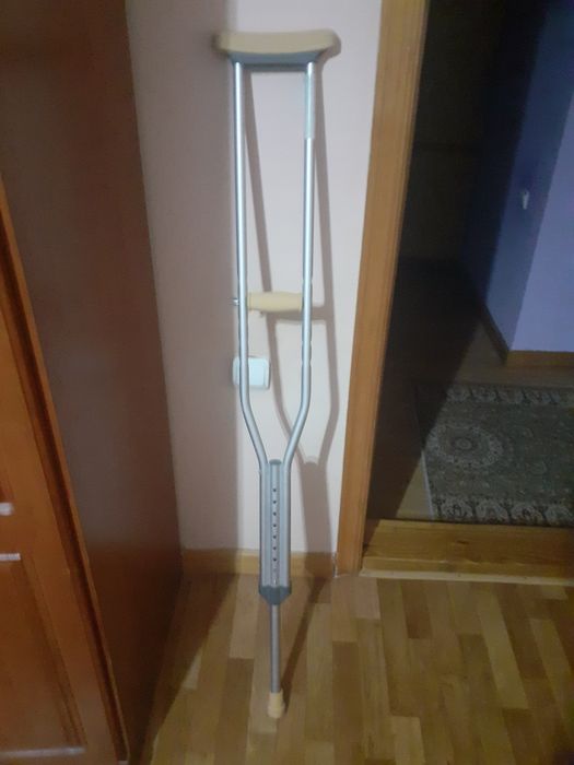 Костыли. Костыли после травм.  Продам могу отправить на яндексе