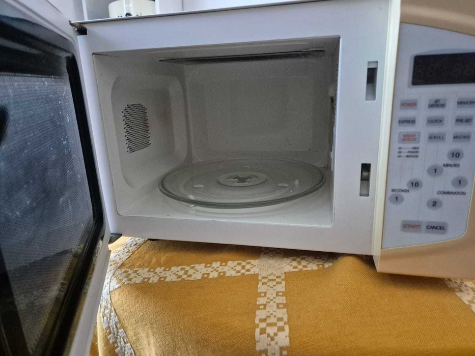 Vand microunde in stare perfecta de functionare