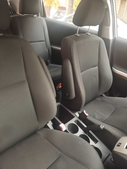 Продавам Тойота Корола Версо