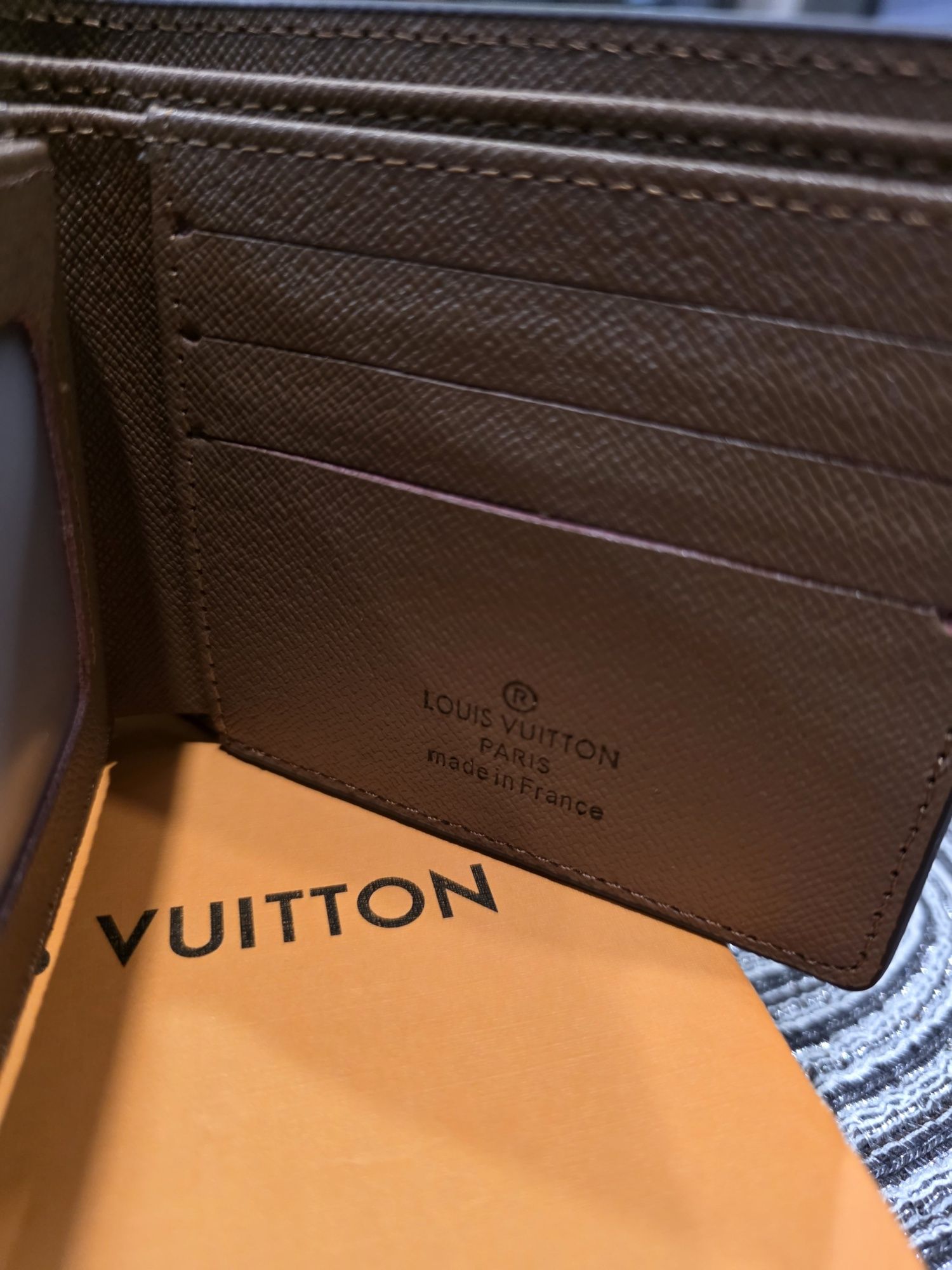 Чисто нов Louis Vuitton портфейл