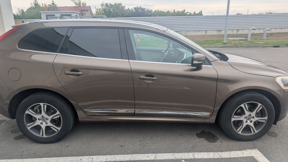 Vând Volvo XC60 D4 AWD 2014