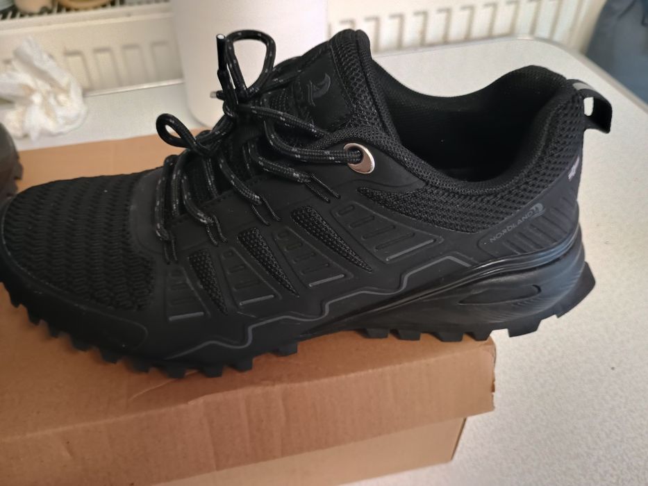 Adidași NOI Nordland mărimea 40