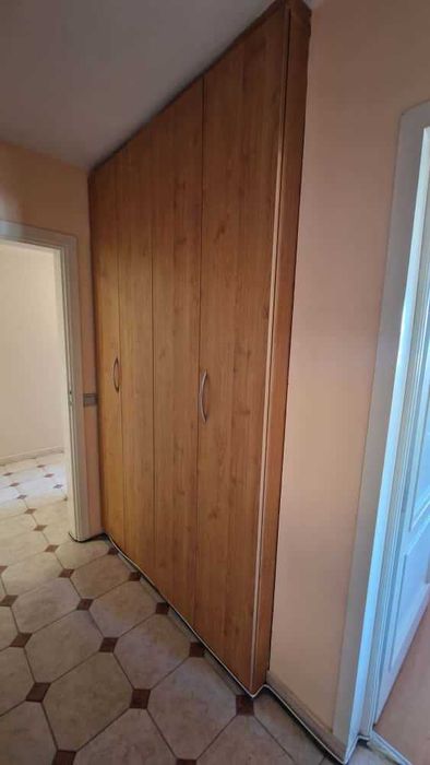 Голям двукрилен гардероб