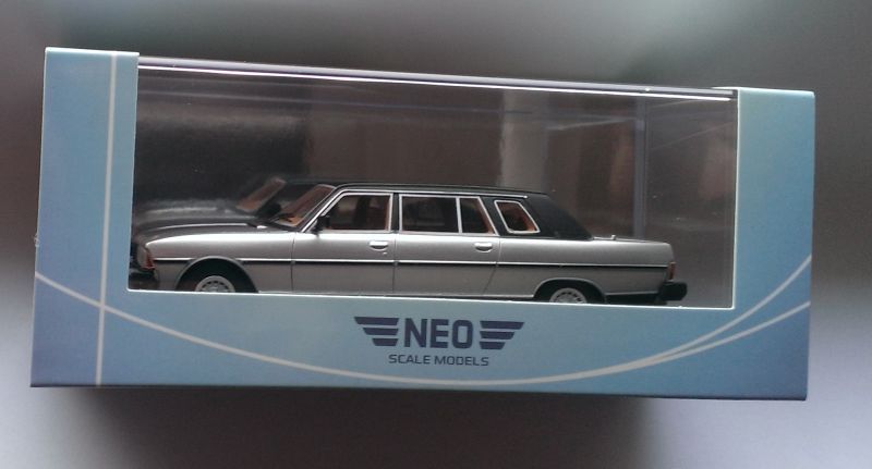 Macheta Peugeot 604 Limousine Heuliez 1978 - NEO 1/43