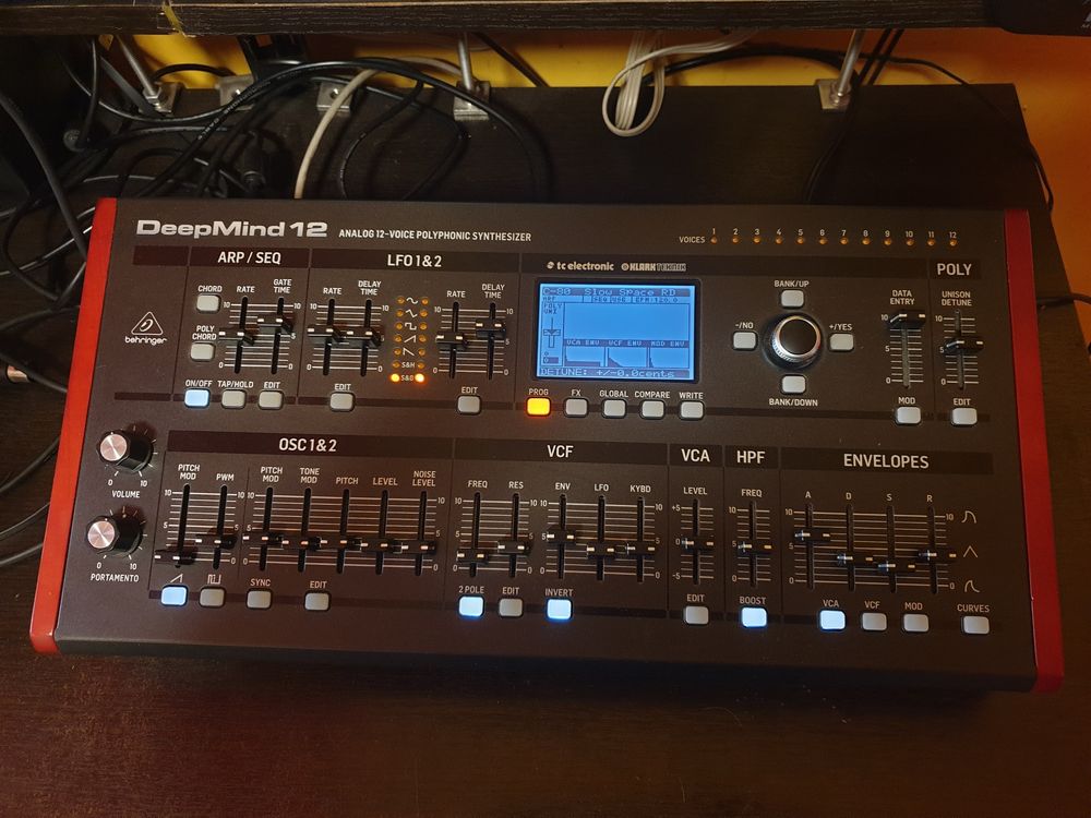 Behringer DeepMind 12D