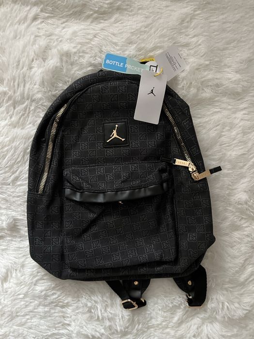 Сумка Jordan.