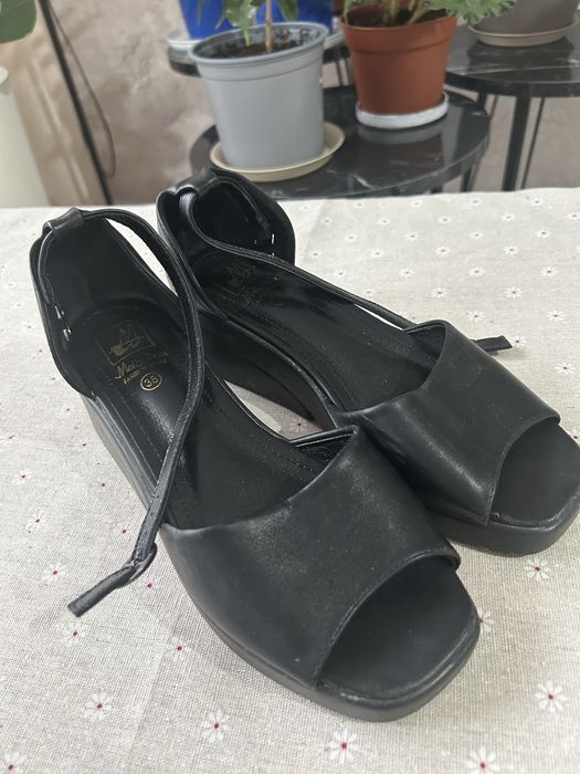 Продам босоножки